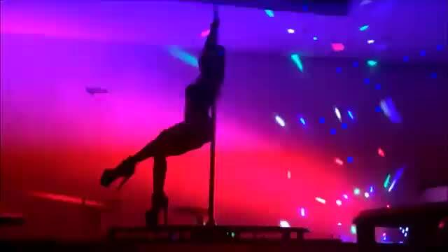 Roxy - Pole Dance